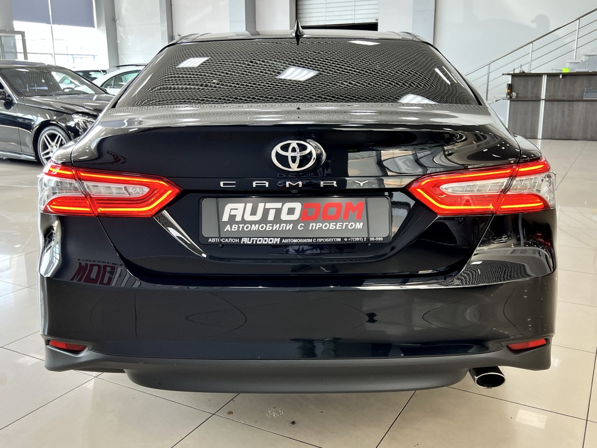 Автосалон - Toyota Camry, 2018 г.